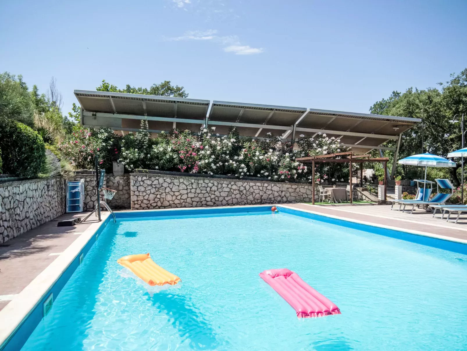 La Rocca-Buiten