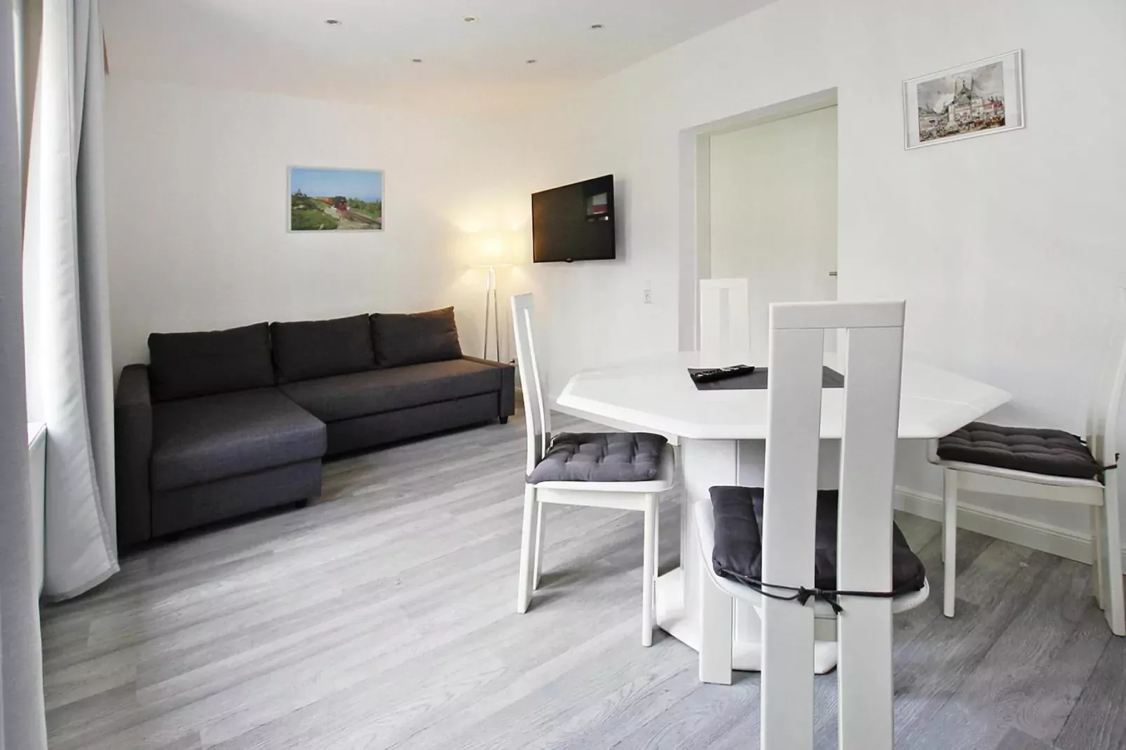 Apartment im alten Bahnhof-Eetkamer
