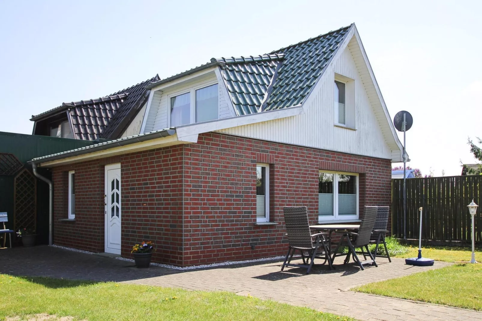 Ferienhaus 65 qm-Buitenkant zomer