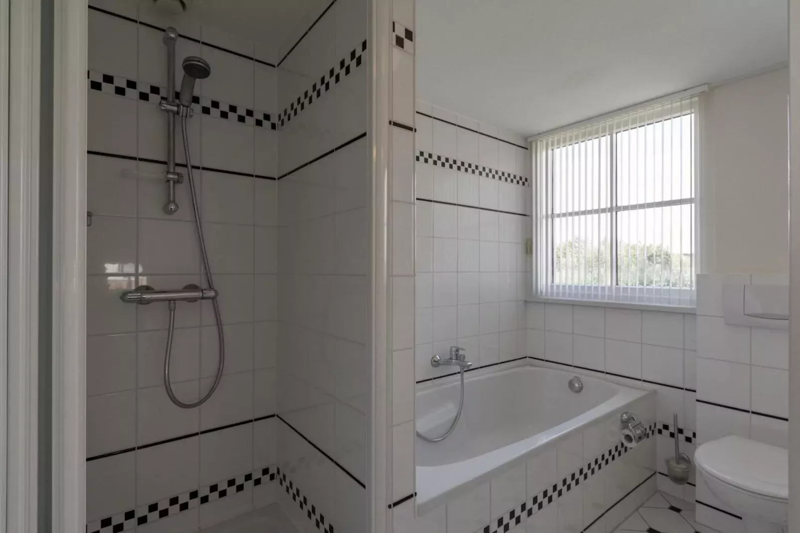 De Buitenplaats 16-Badkamer