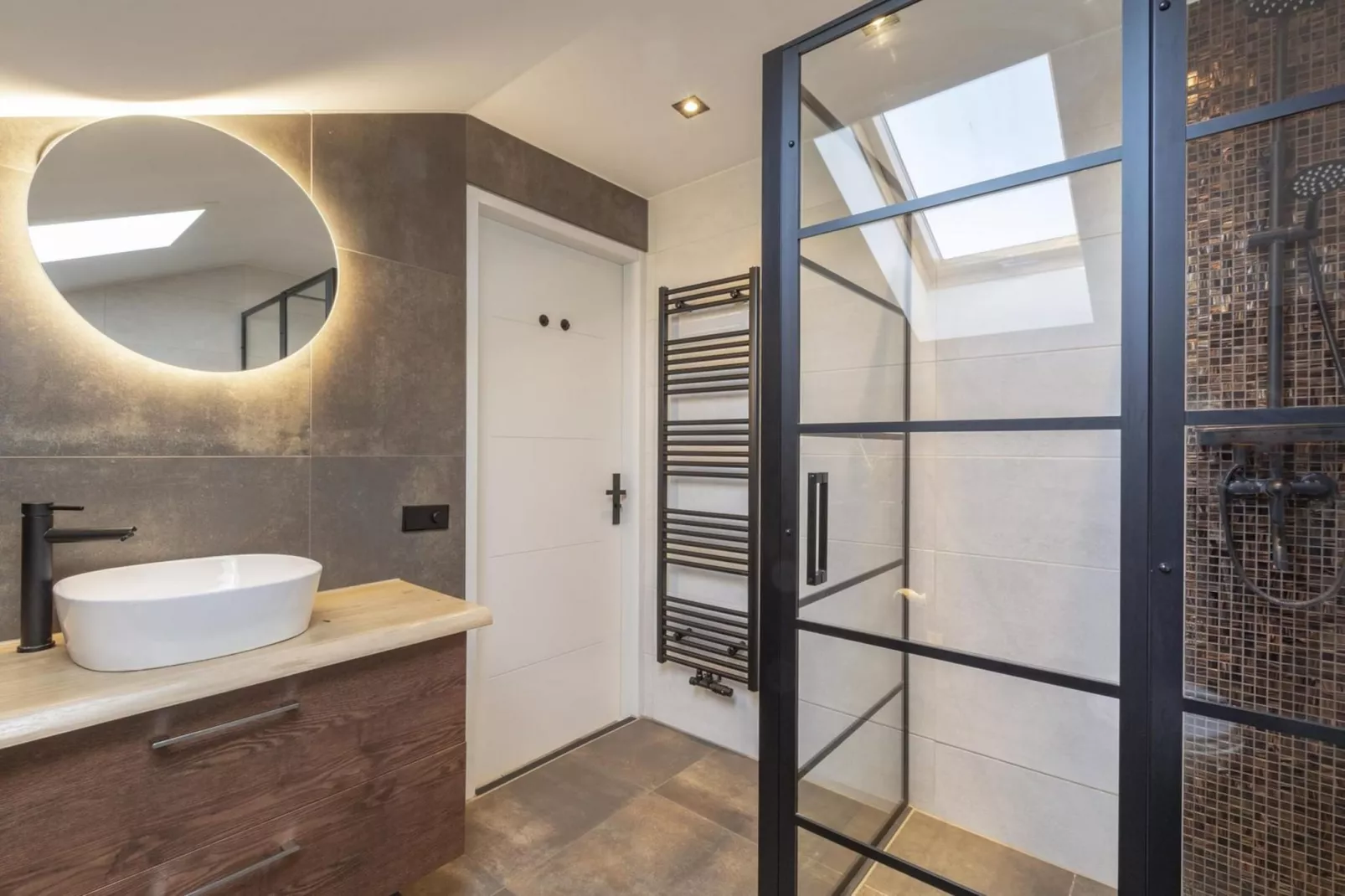Luxe Villa Keizerskroon - Keizerkroon 63-Badkamer