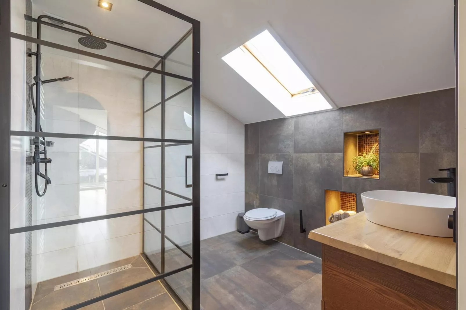 Luxe Villa Keizerskroon - Keizerkroon 63-Badkamer
