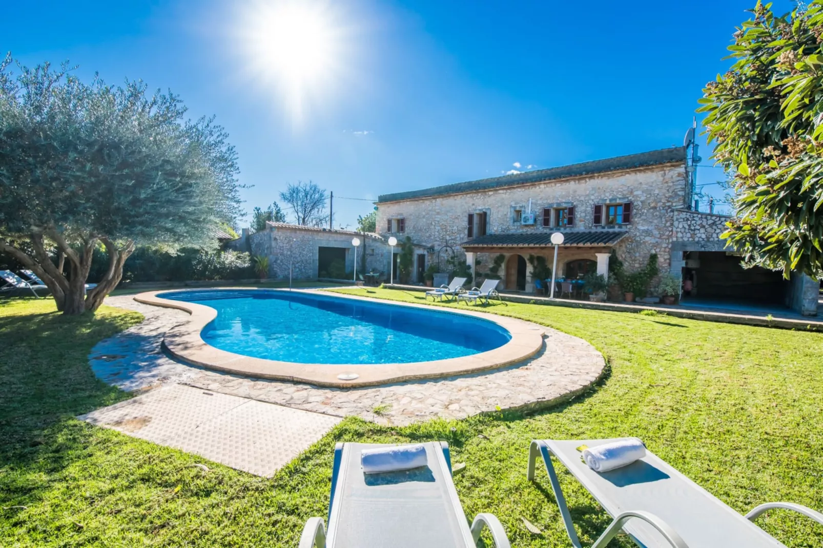 Cas Home-Buitenkant zomer