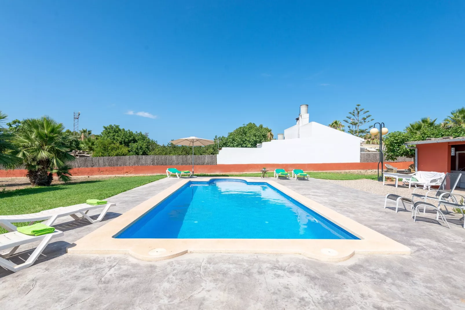Can Calafat-Buitenkant zomer