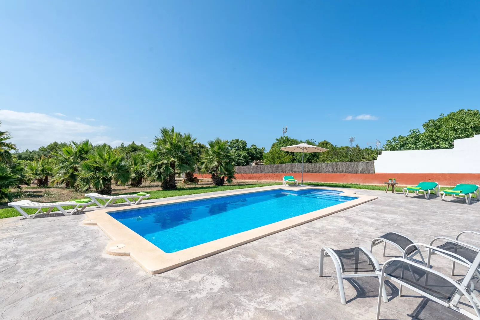 Can Calafat-Buitenkant zomer