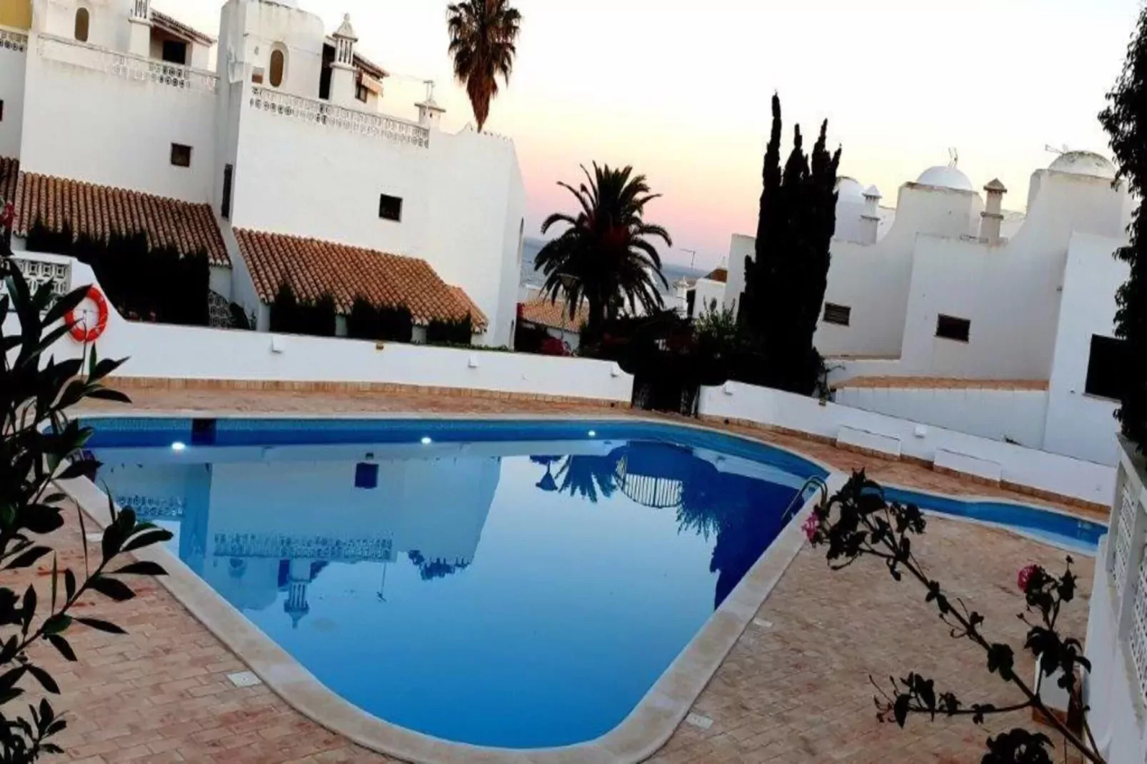 Reihenhaus in Armação de Pêra // Casa Ninho-Zwembad