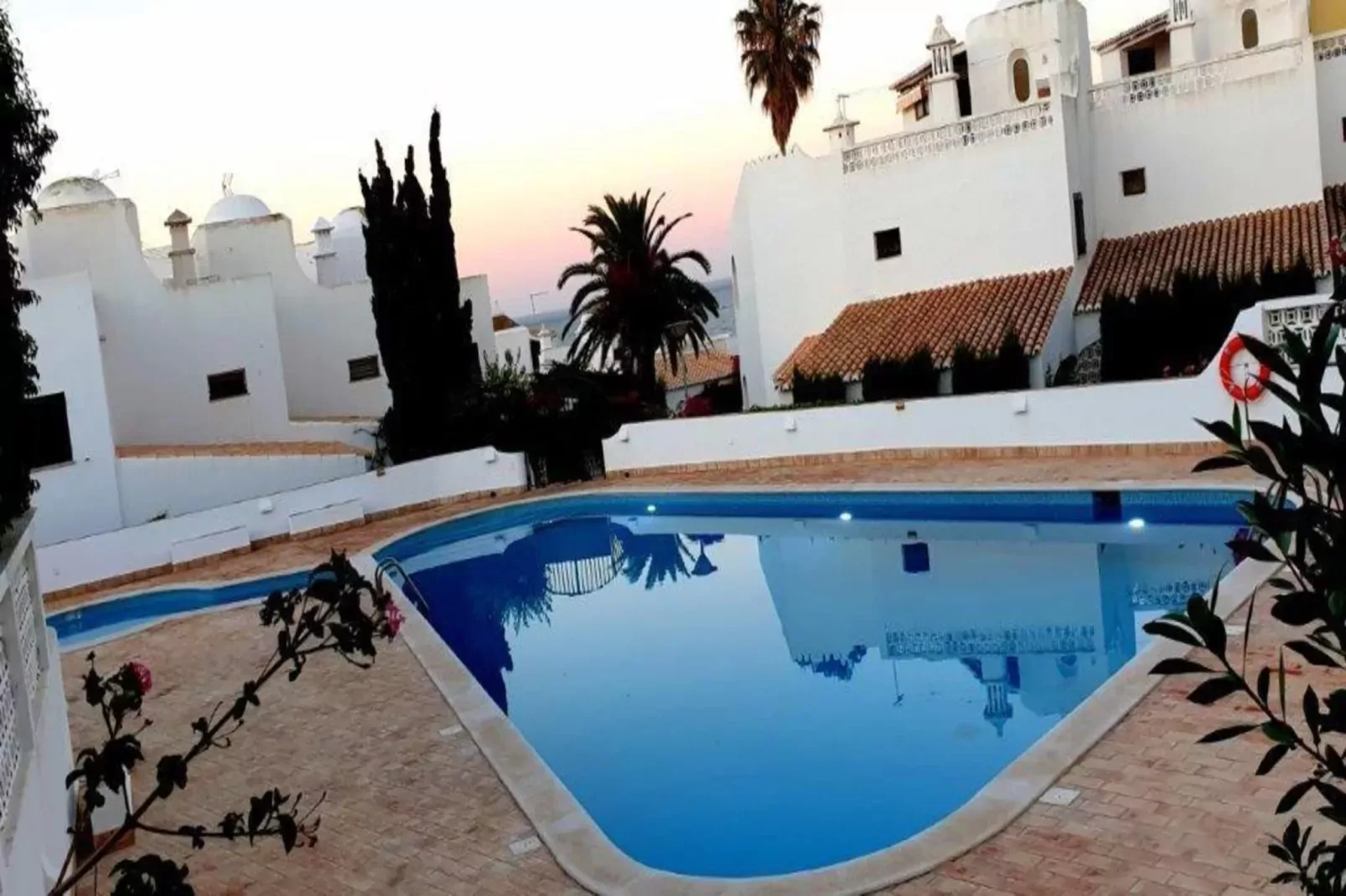 Reihenhaus in Armação de Pêra // Casa Ninho-Zwembad