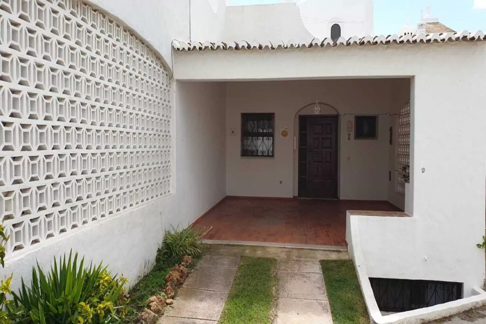 Reihenhaus in Armação de Pêra // Casa Ninho-Hal-ontvangst