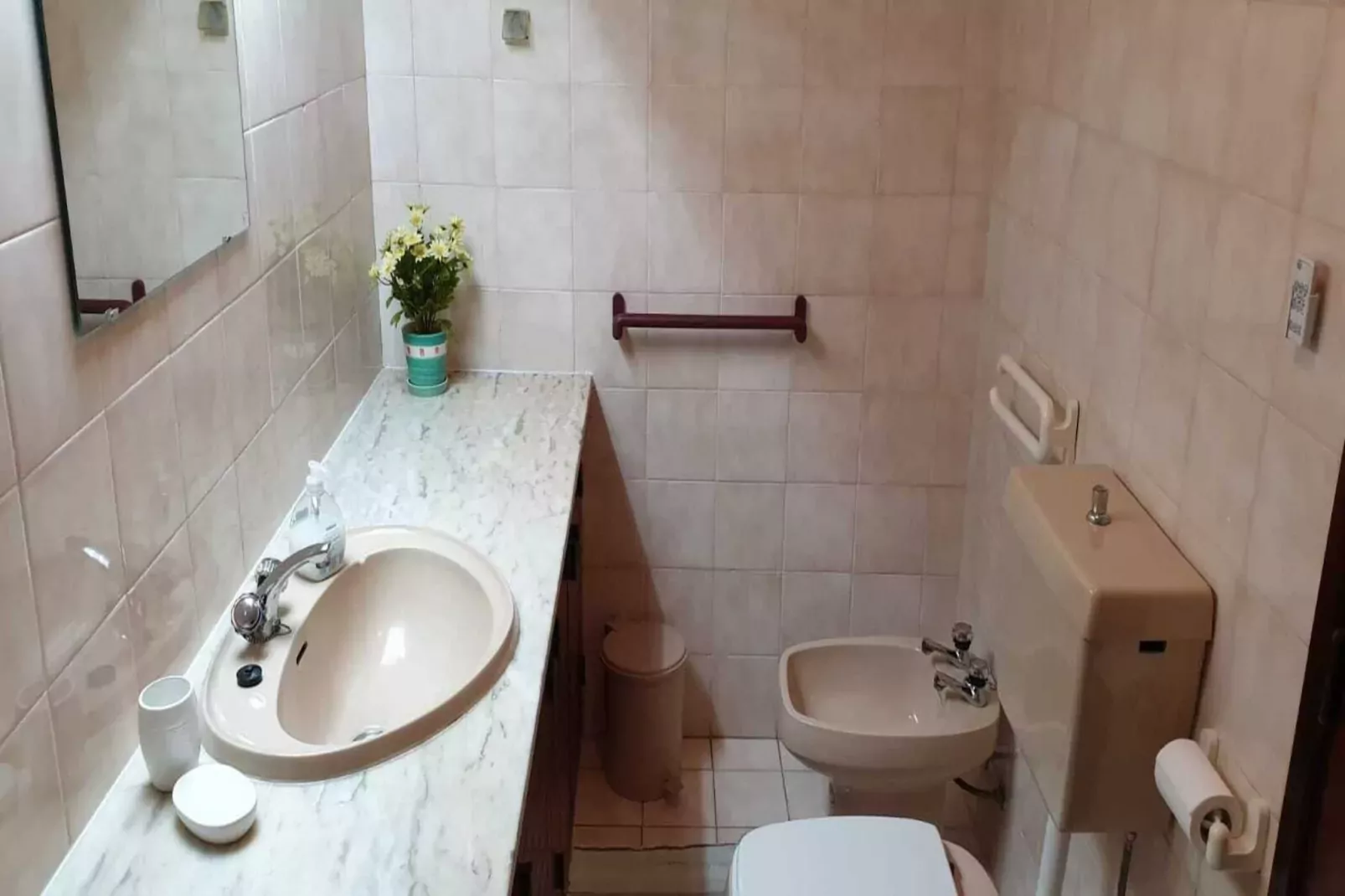 Reihenhaus in Armação de Pêra // Casa Ninho-Badkamer