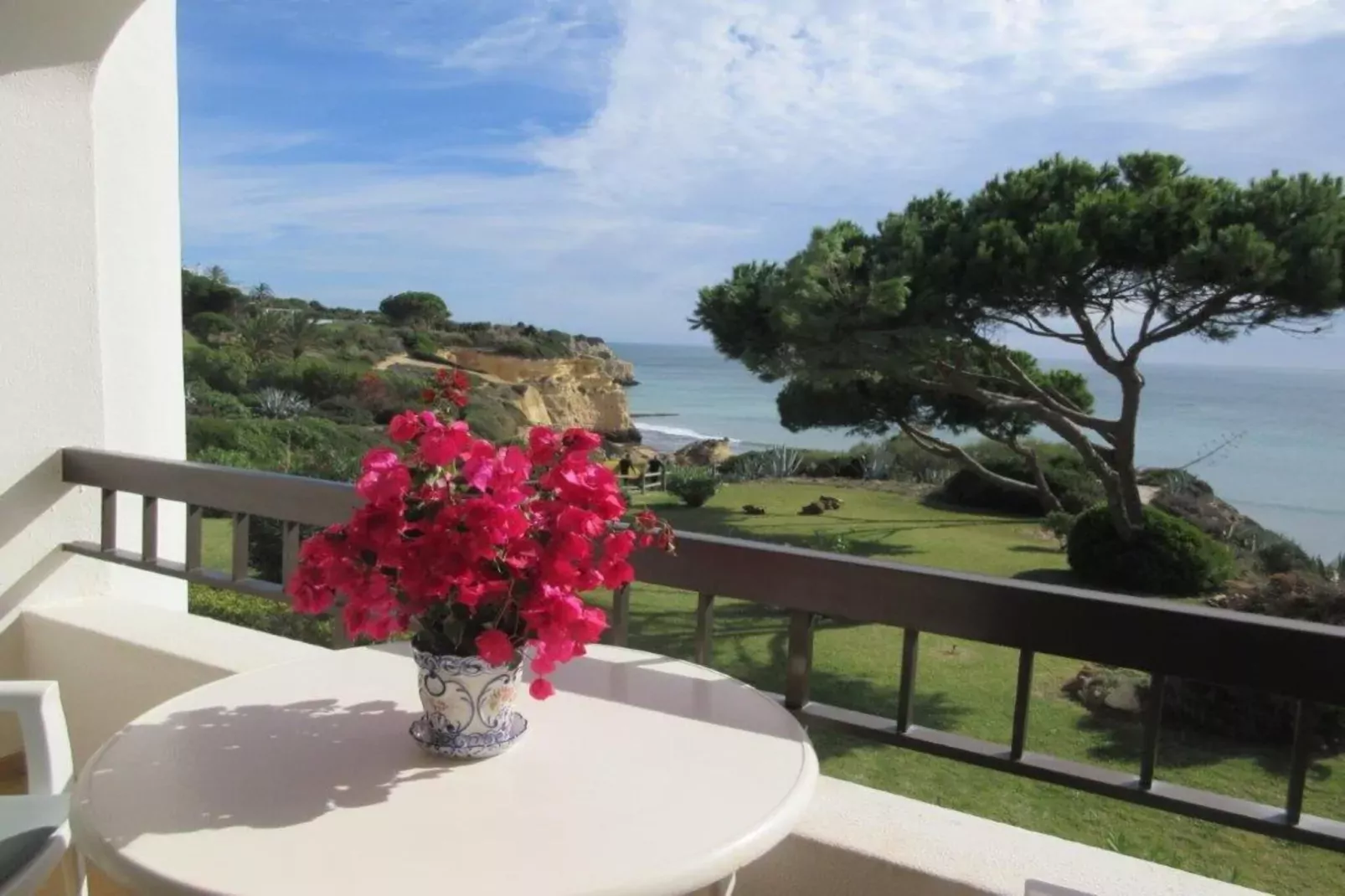 Reihenhaus in Armação de Pêra // Casa Ninho-Terrasbalkon