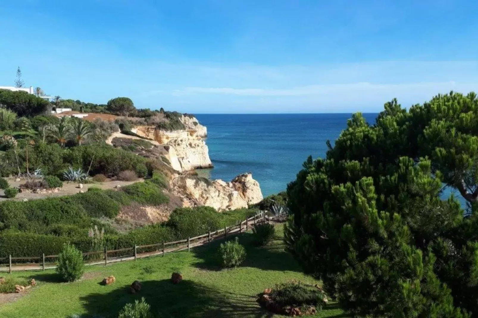 Reihenhaus in Armação de Pêra // Casa Ninho-Uitzicht zomer