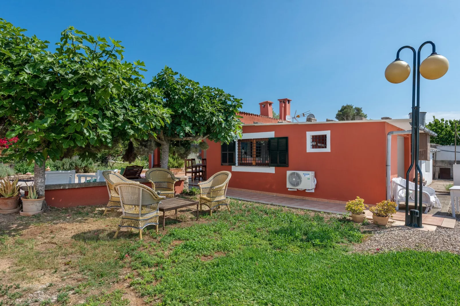 Can Calafat-Buitenkant zomer