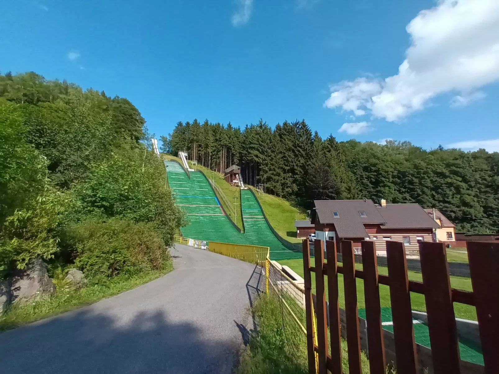 Protržená přehrada Bílá Desná-Omgeving