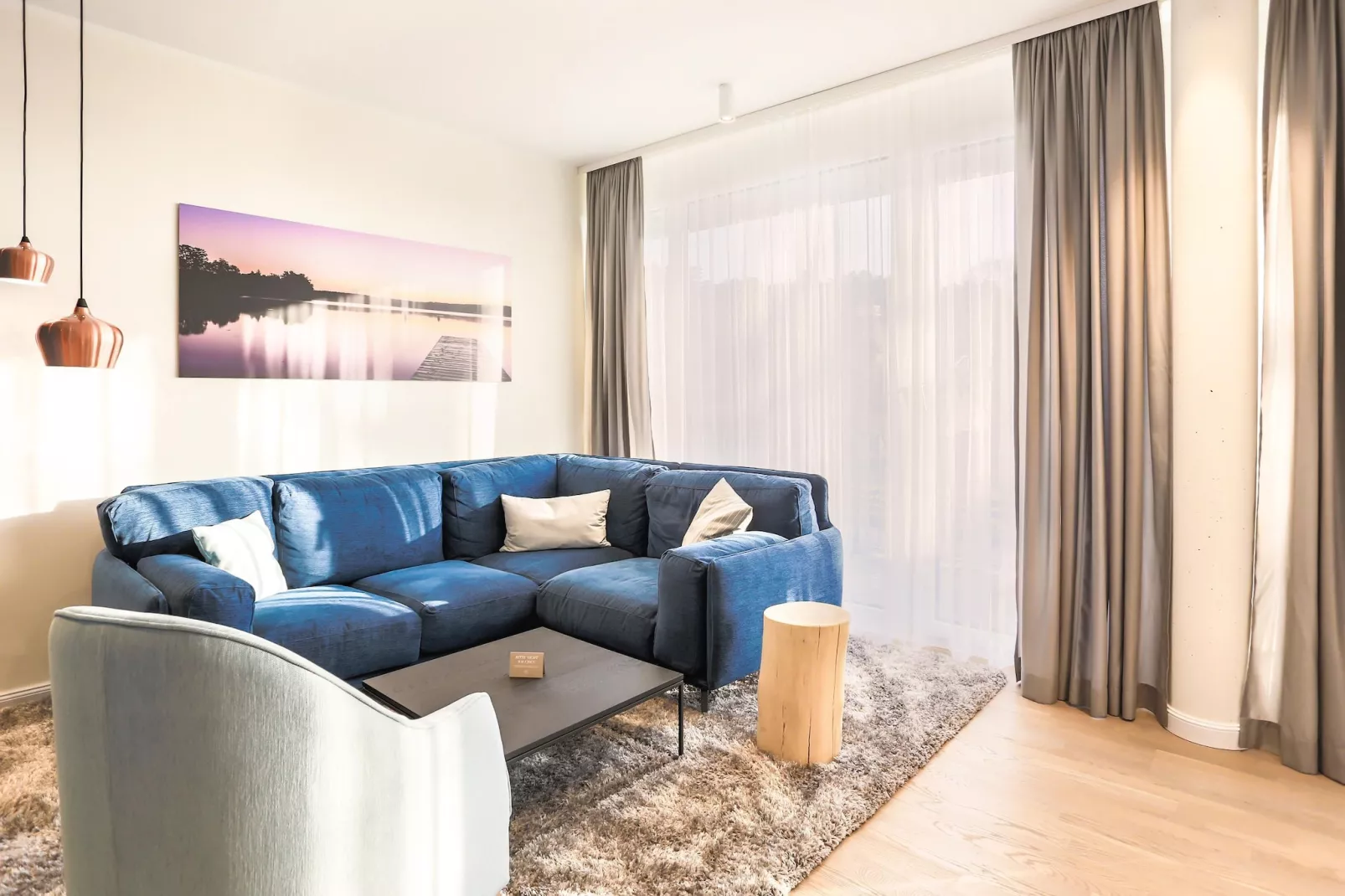Apartments im MAREMÜRITZ Yachthafen Resort / Fortuna Suite Müritzblick 2 Personen-Woonkamer