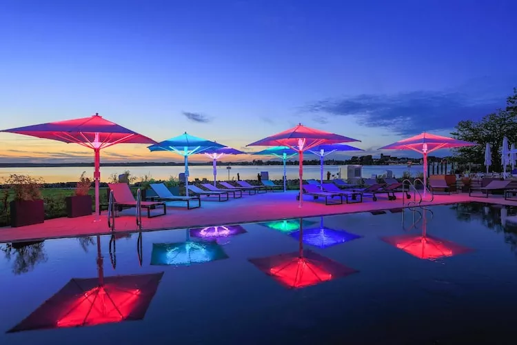 Apartments im MAREMÜRITZ Yachthafen Resort & Spa / Fortuna Suite Landseite 3 Personen-Zwembad
