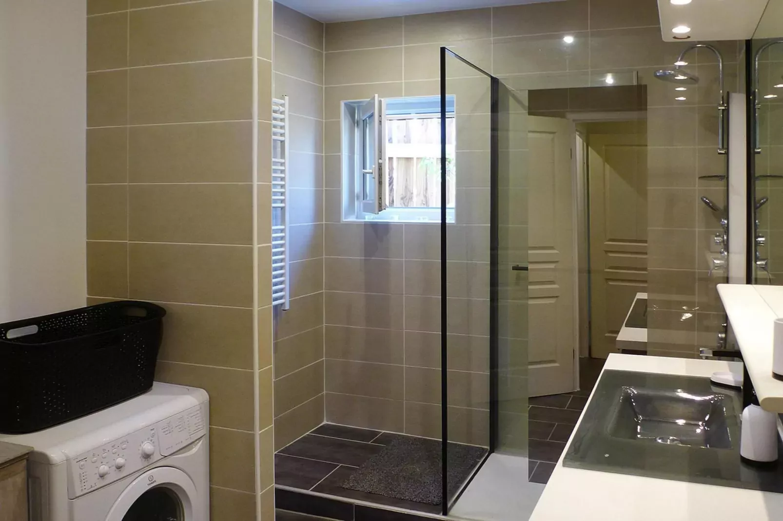 Holiday home Le Porge-Badkamer