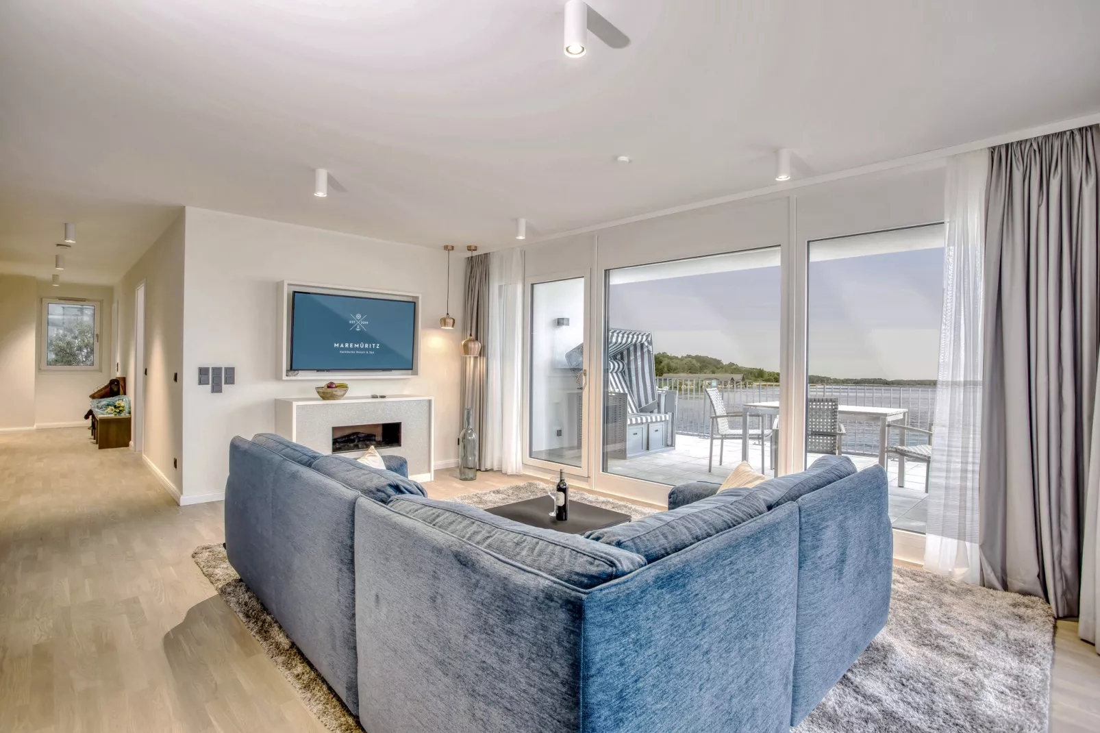 Apartments im MAREMÜRITZ Yachthafen Resort & Spa / Anker Penthouse Suite 2 Personen und 2 Kinder 3-15 Jahre-Woonkamer