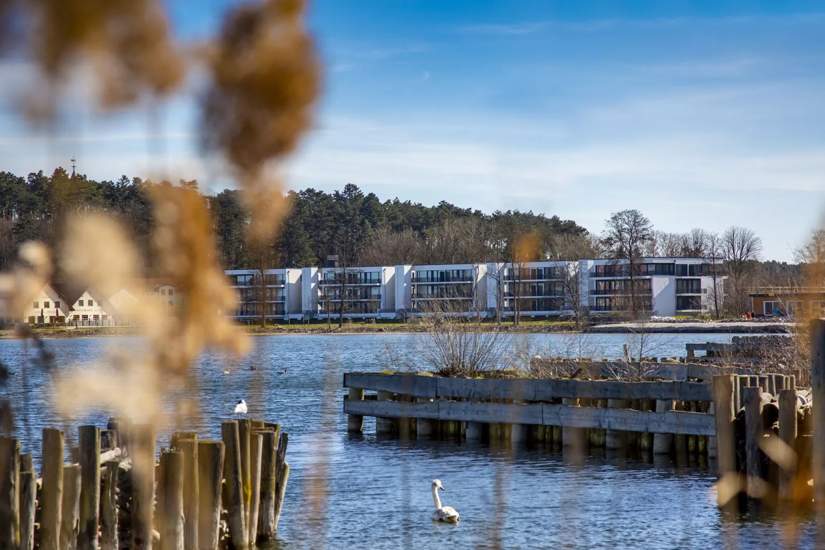 Apartments im MAREMÜRITZ Yachthafen Resort & Spa / Anker Penthouse Suite 2 Personen und 2 Kinder 3-15 Jahre-Buitenkant zomer