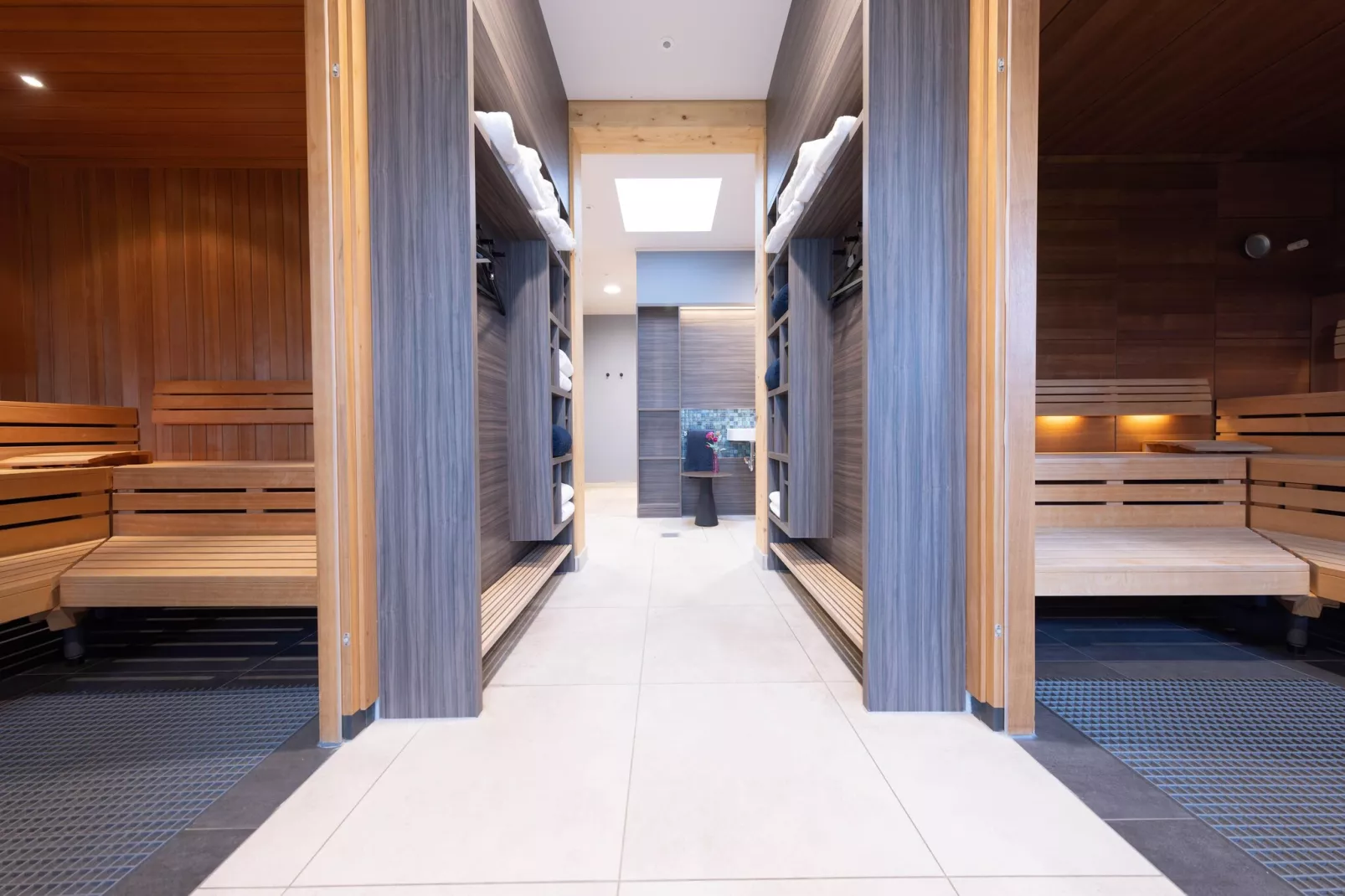 Apartments im MAREMÜRITZ Yachthafen Resort & Spa / Anker Penthouse Suite 2 Personen und 2 Kinder 3-15 Jahre-Spa