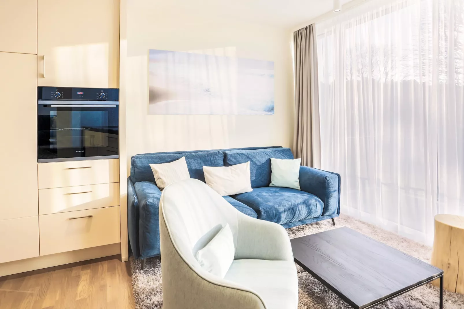 Apartments im MAREMÜRITZ Yachthafen Resort & Spa / Anker Penthouse Suite 2 Personen und 2 Kinder 3-15 Jahre-Woonkamer