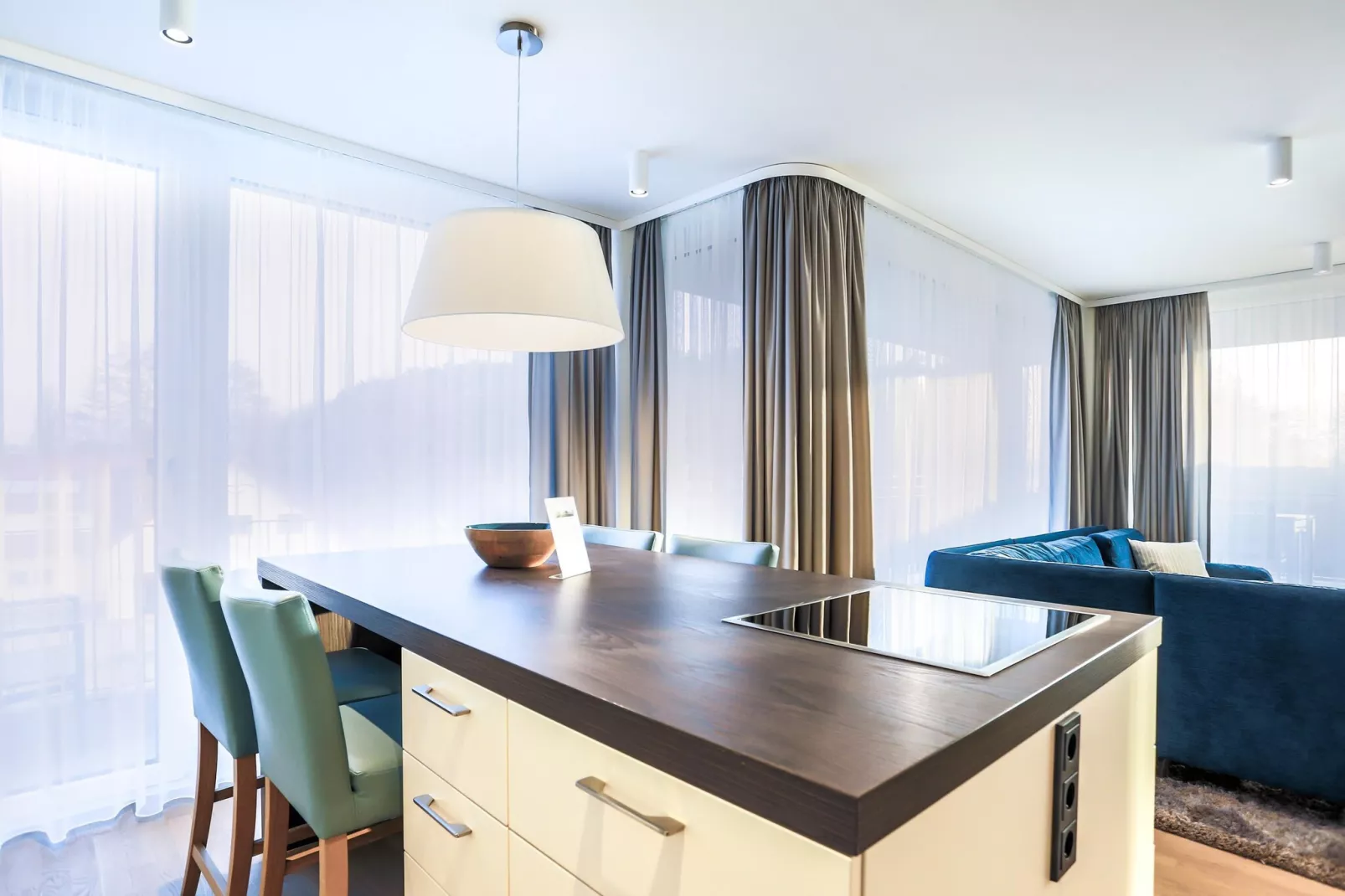 Apartments im MAREMÜRITZ Yachthafen Resort & Spa / Anker Penthouse Suite 2 Personen und 2 Kinder 3-15 Jahre-Eetkamer