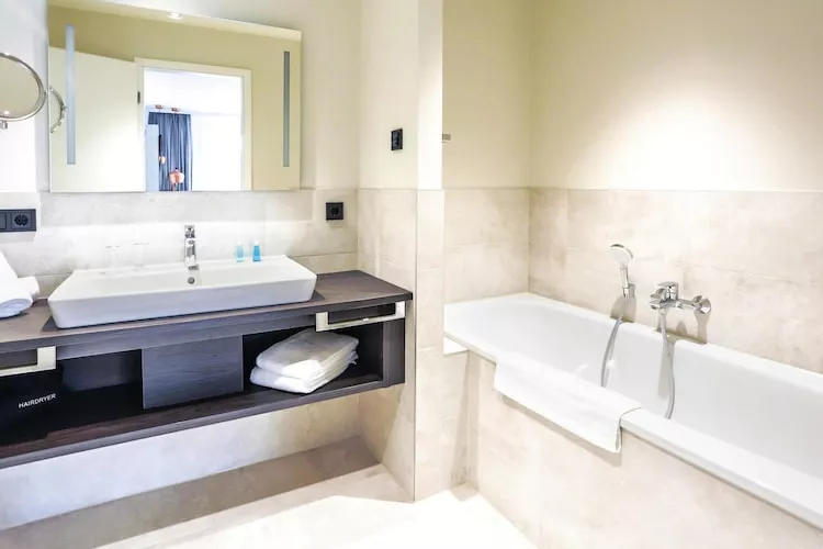 Apartments im MAREMÜRITZ Yachthafen Resort & Spa / Anker Penthouse Suite 2 Personen und 2 Kinder 3-15 Jahre-Badkamer