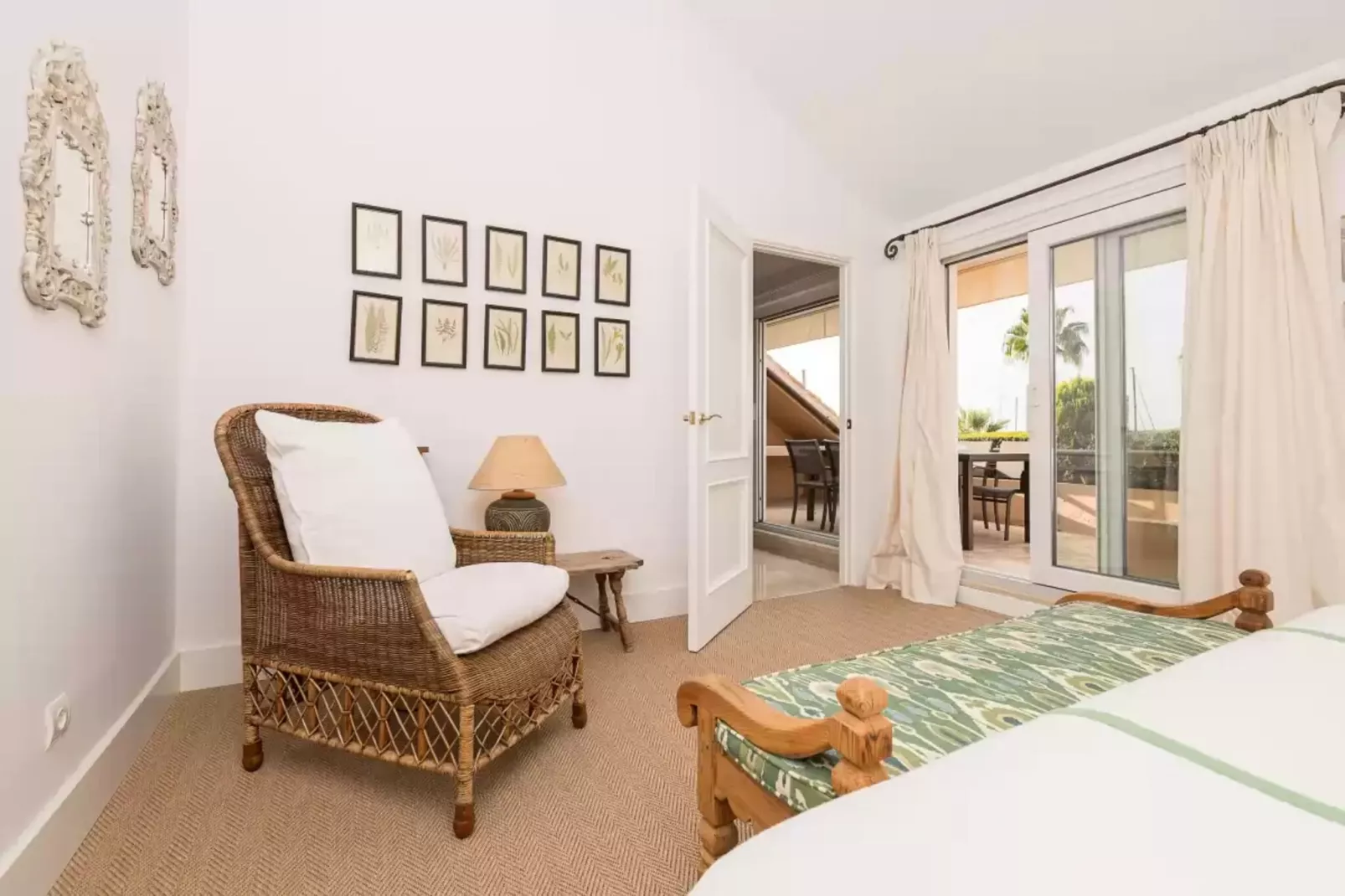 Calm And Luxury-Eetkamer