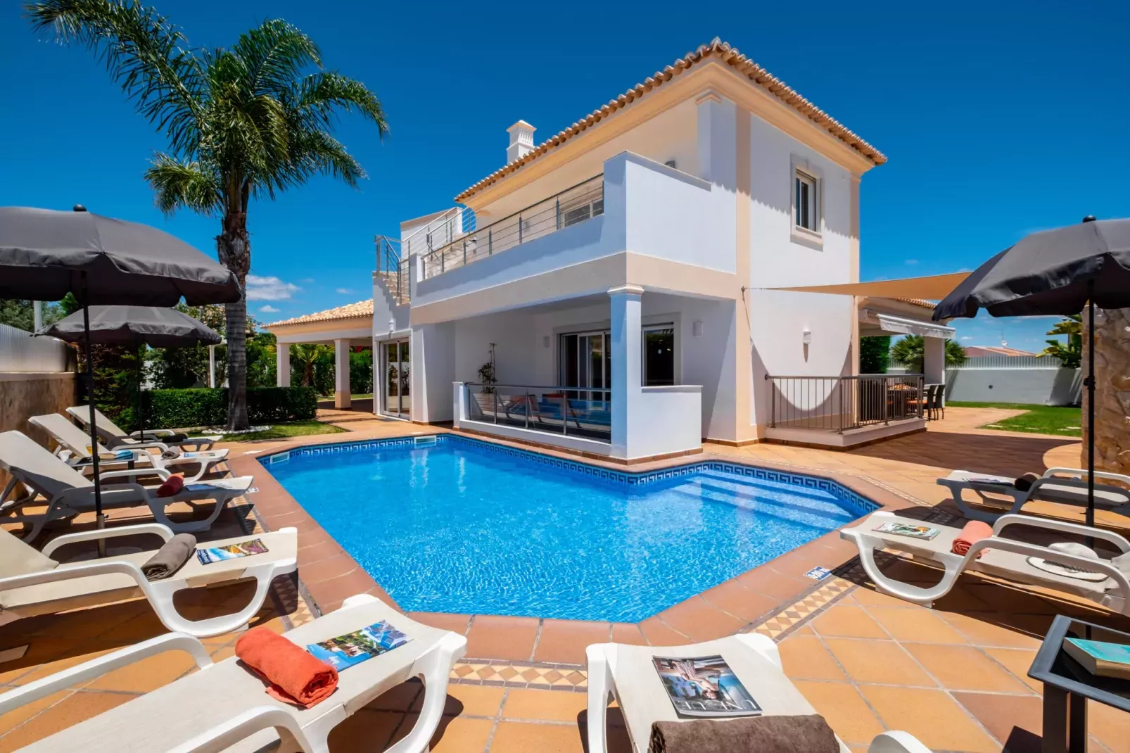 Villa Laguna-Buitenkant zomer