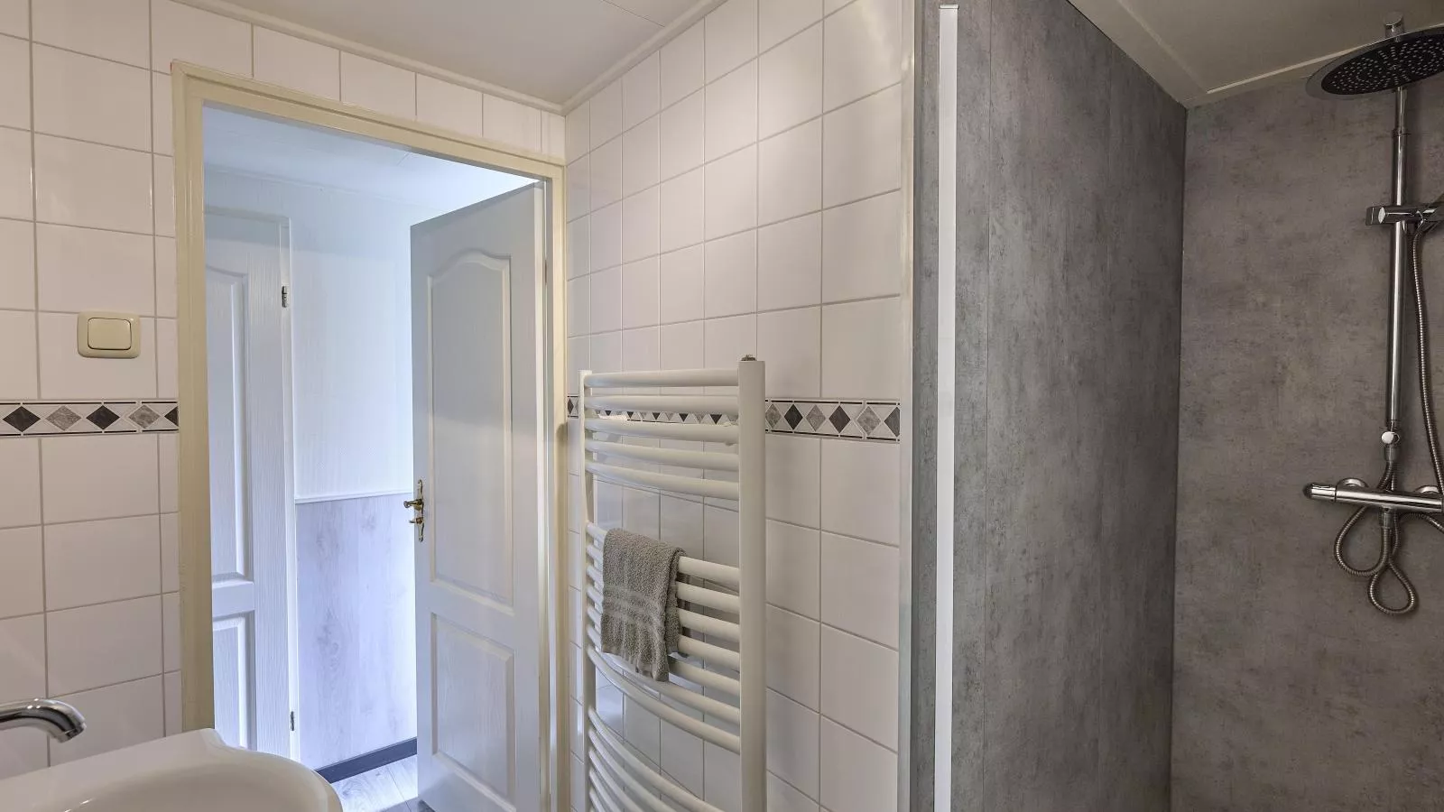 T Kaatsheuveltje 7-Badkamer