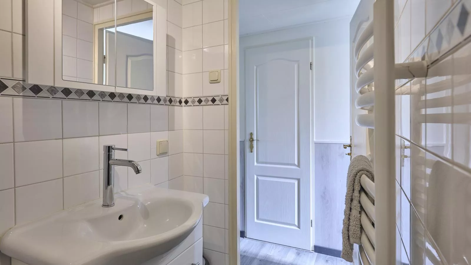 T Kaatsheuveltje 7-Badkamer