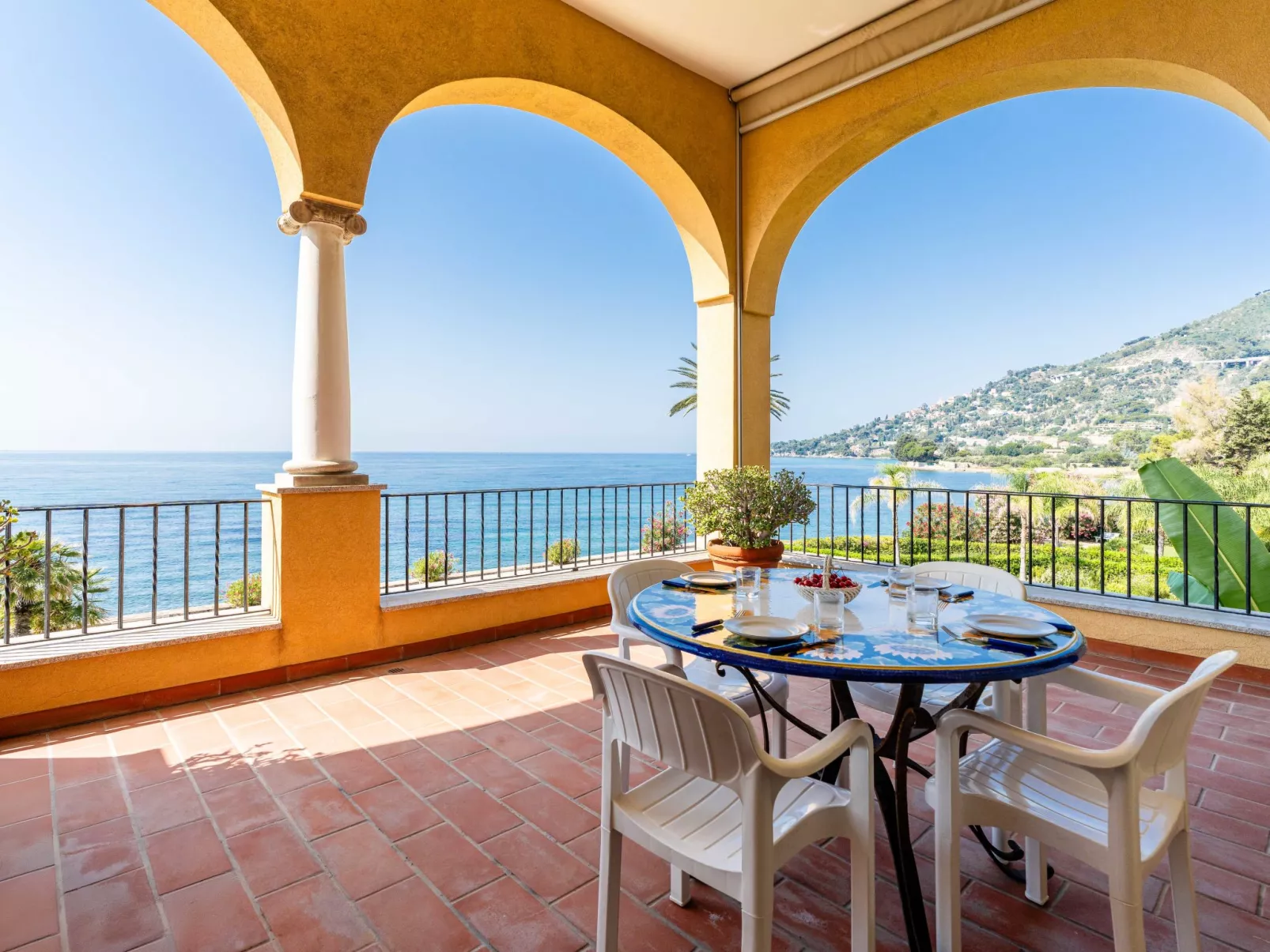 Loggia sul mare-Buiten