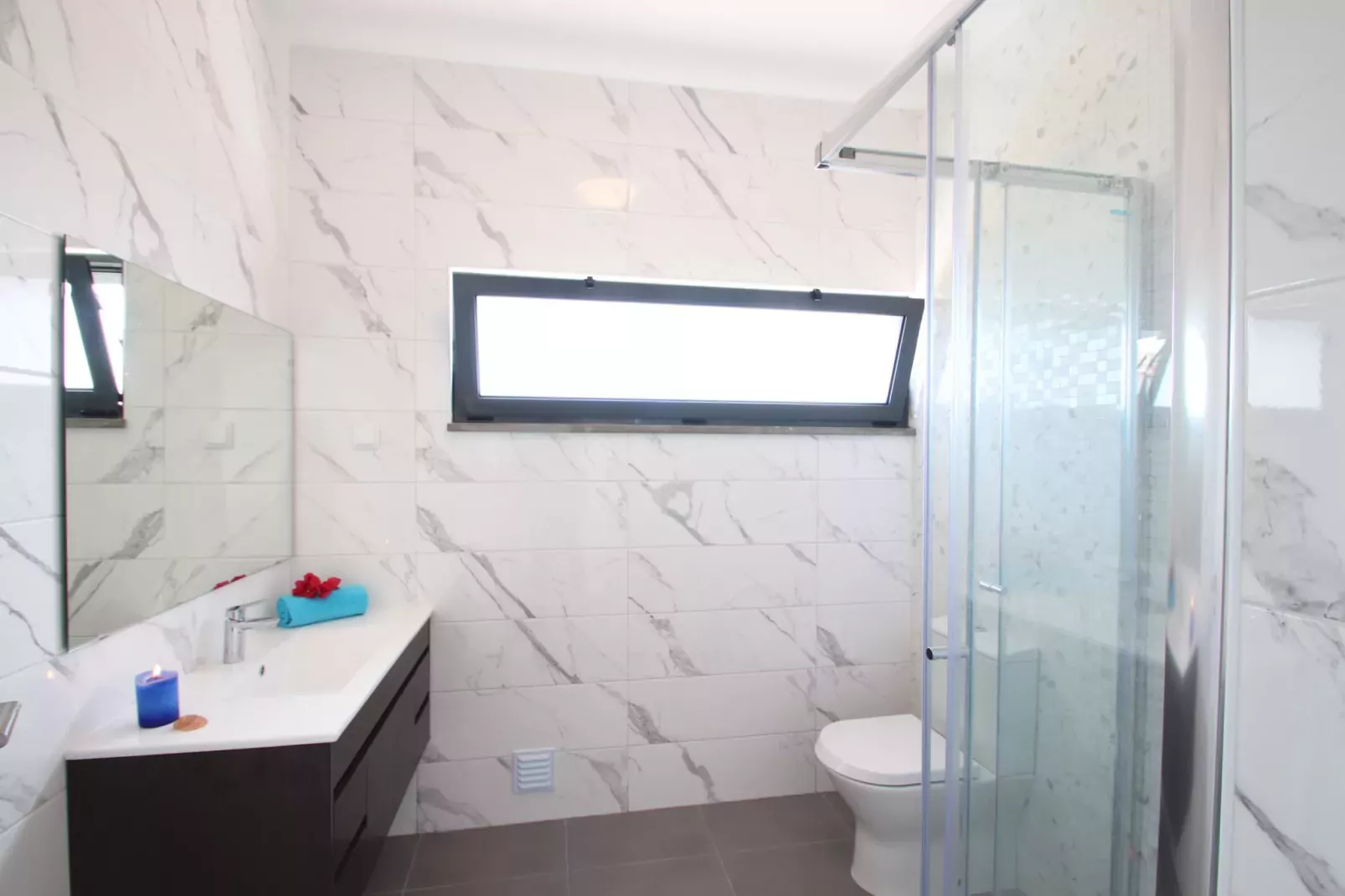 Villa Riviera-Badkamer