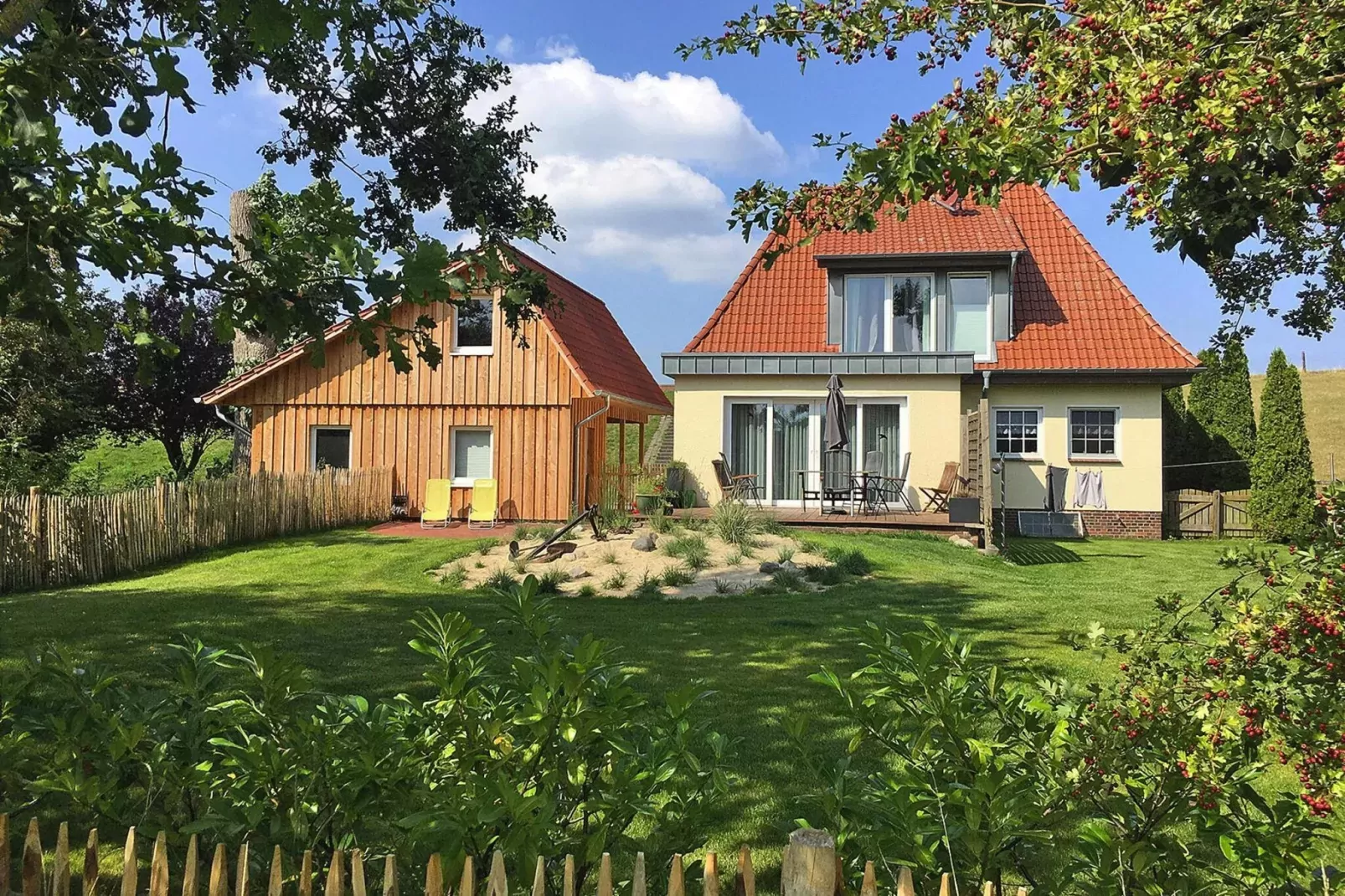 Krabbenfischerhaus Fedderwardersiel-Buitenkant zomer