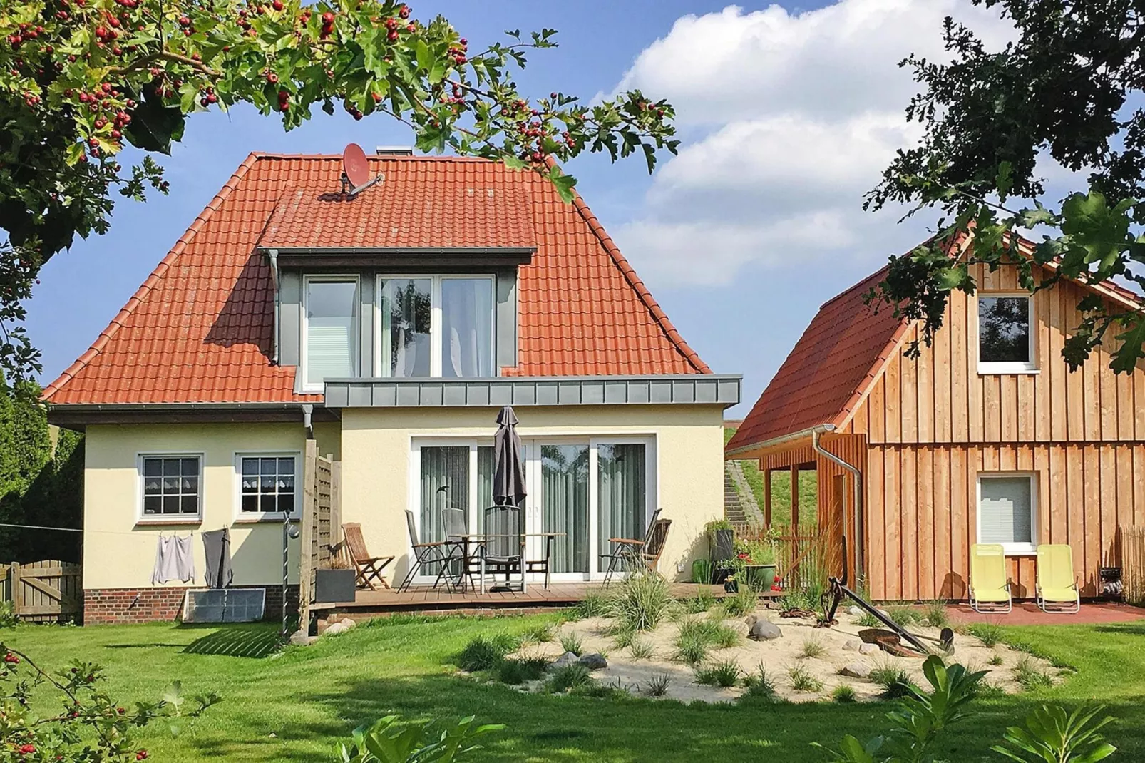 Krabbenfischerhaus Fedderwardersiel-Buitenkant zomer