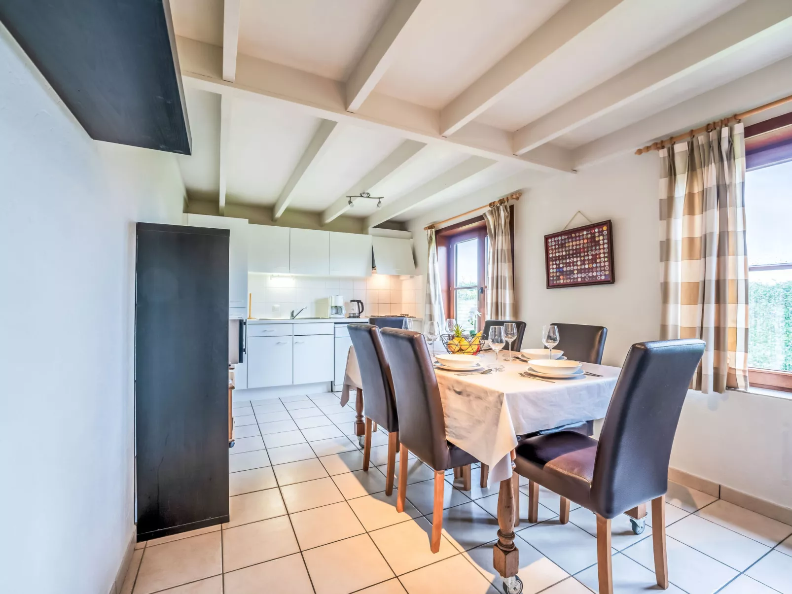 Fabiola with parking & garden-Binnen