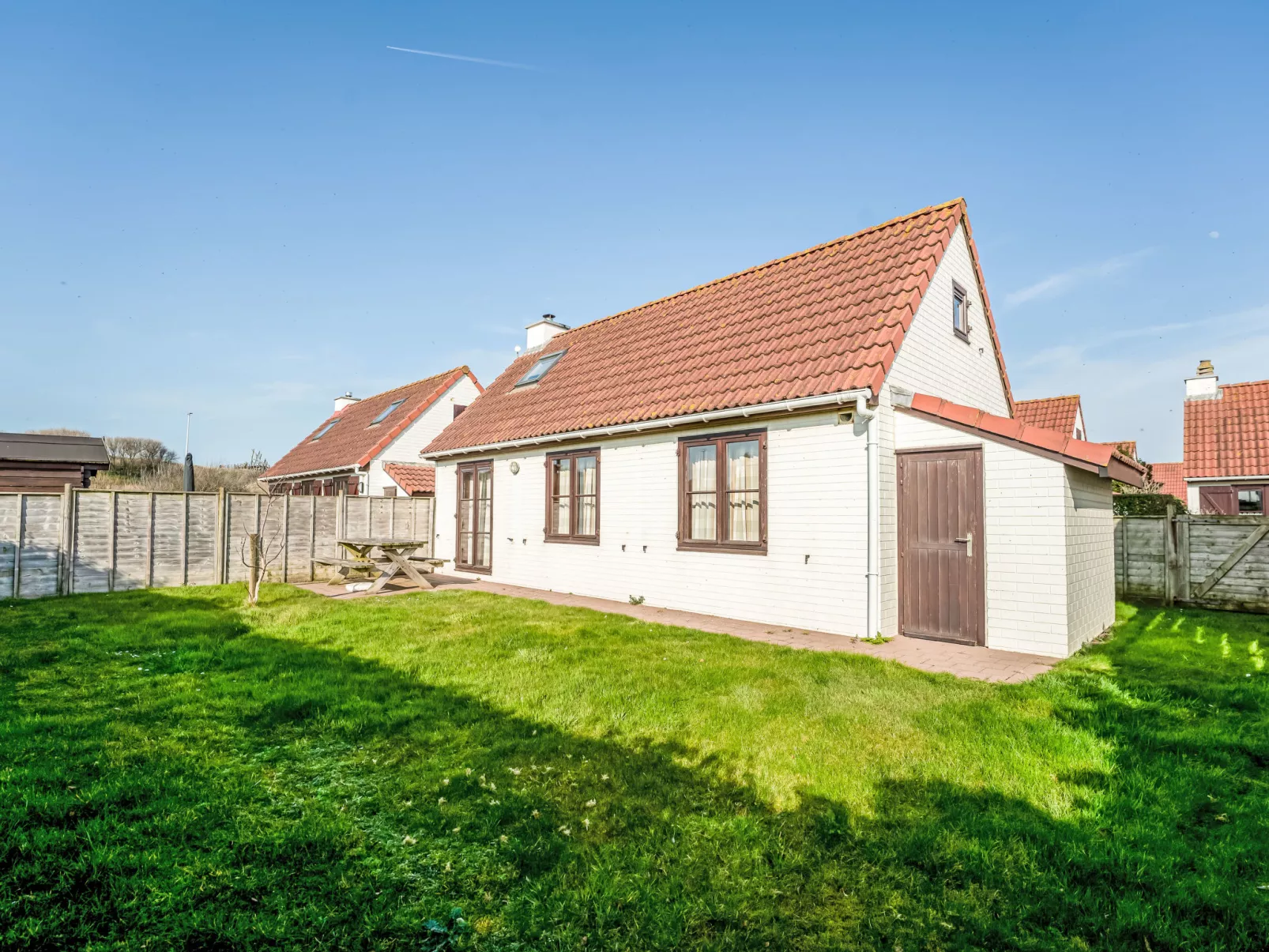 Fabiola with parking & garden-Buiten
