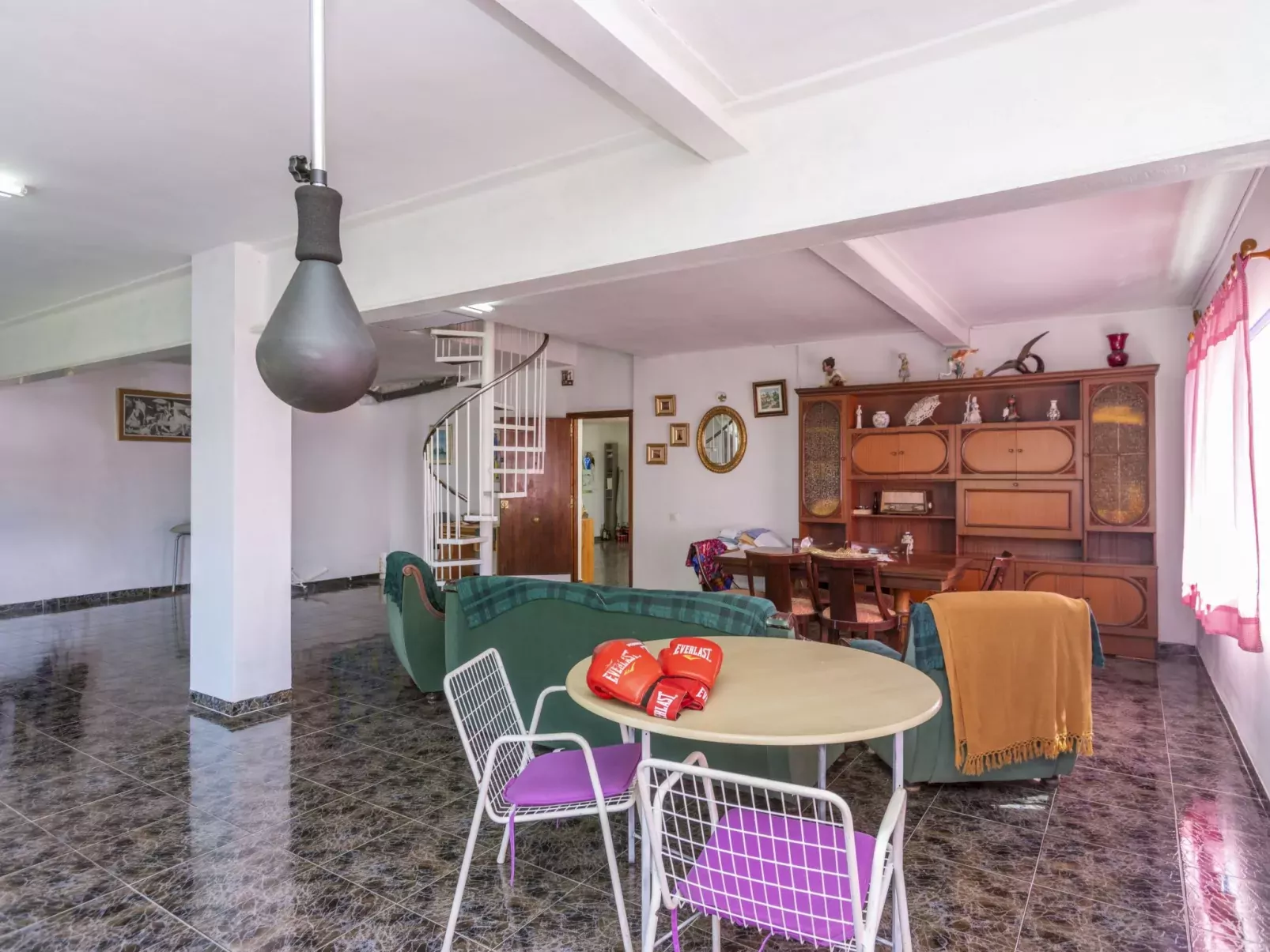 Villa Pedro-Binnen