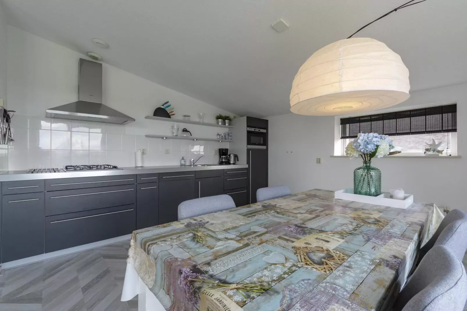 Strandleven 201-Eetkamer