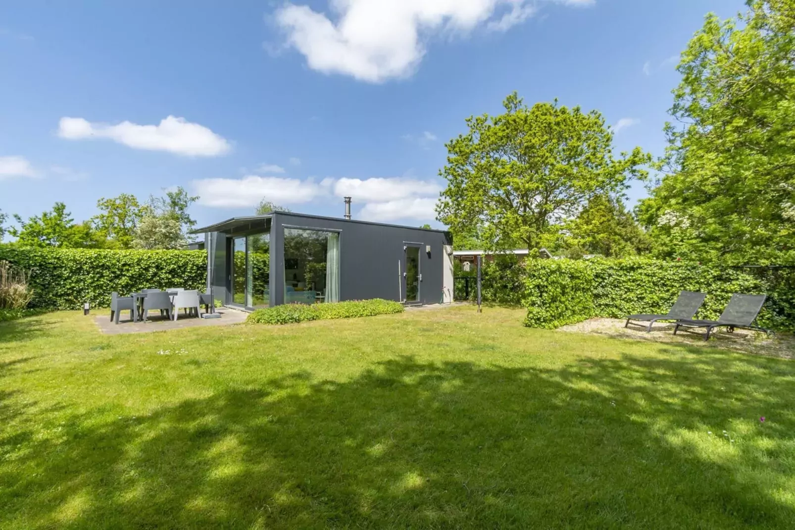 Strandhuis Uitwaayer-Tuinen zomer