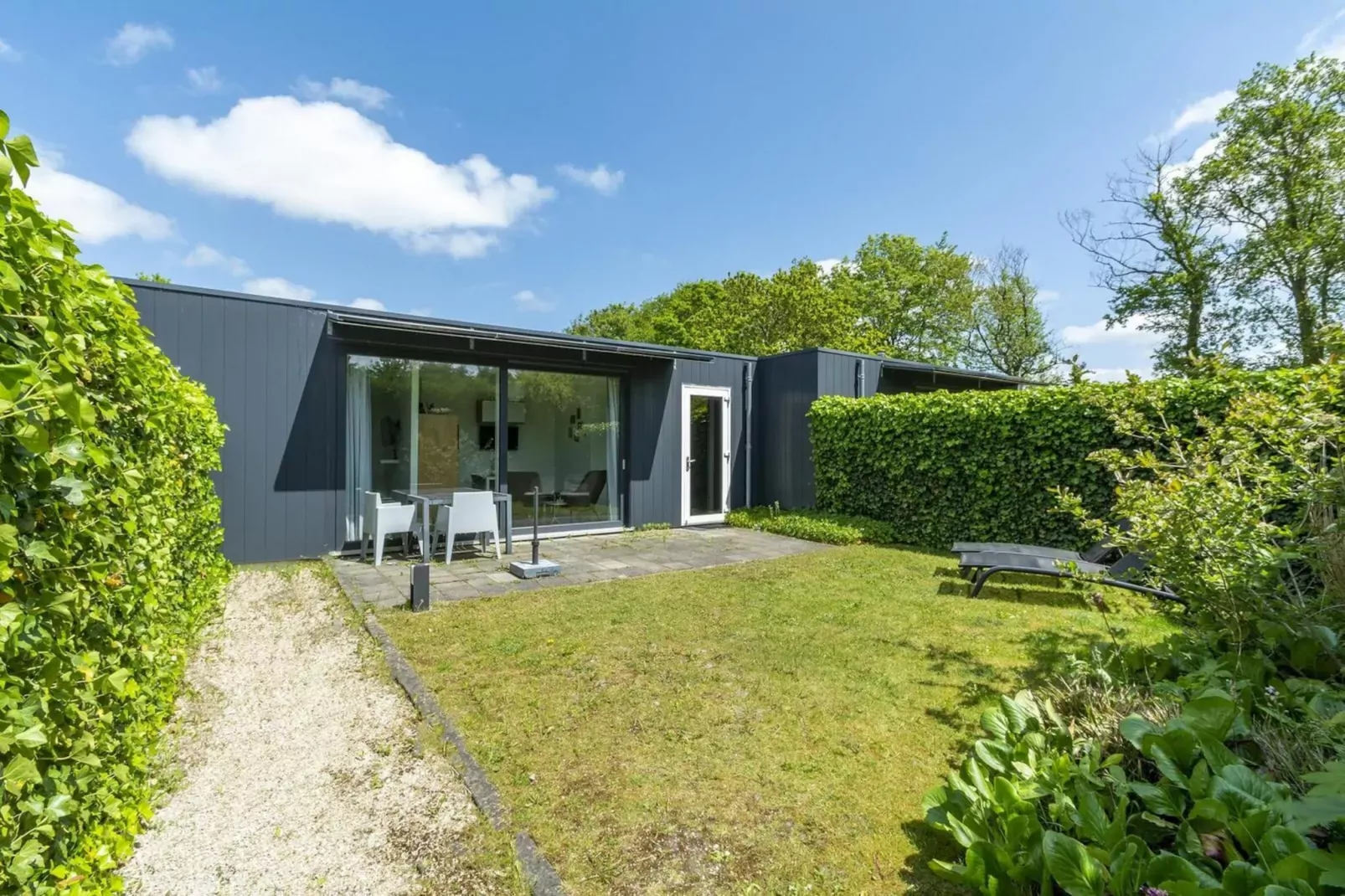 Strandhuis Uitwaayer-Buitenkant zomer