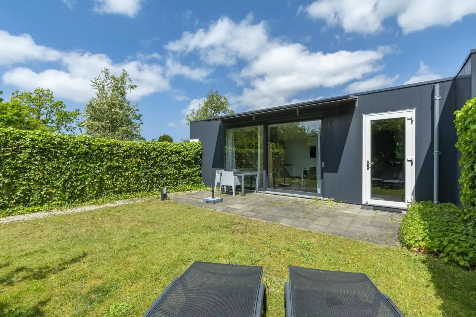 Strandhuis Uitwaayer-Buitenkant zomer
