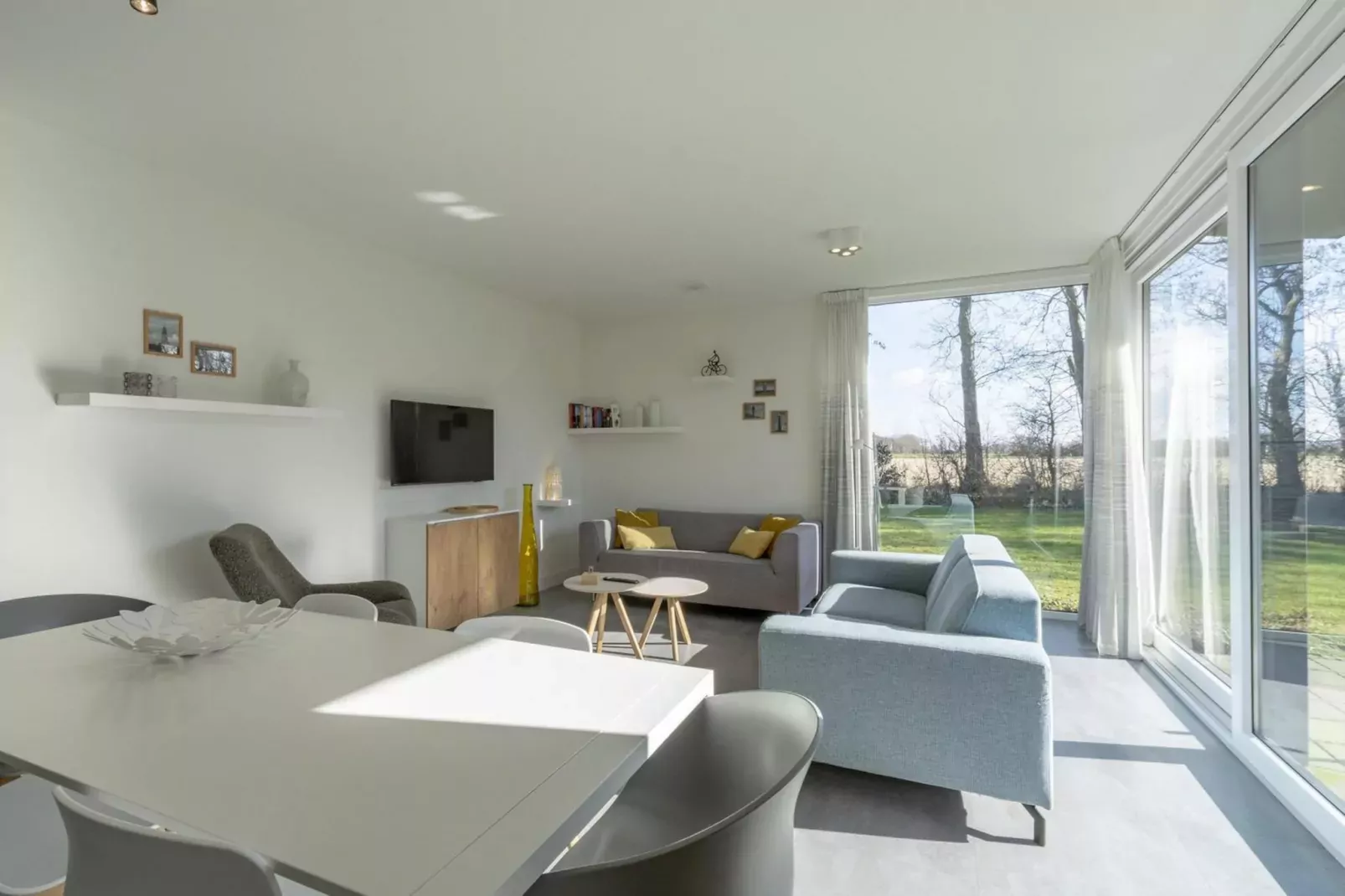Strandhuis Uitwaayer-Woonkamer