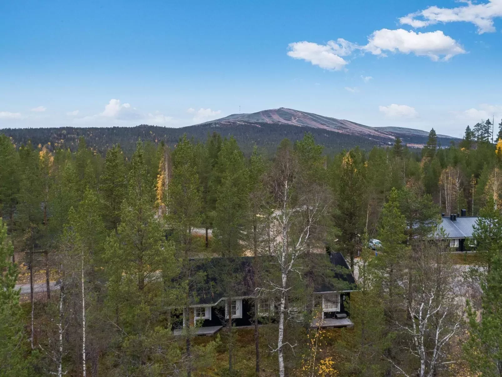 Lomaylläs / hankipolku 2-Binnen