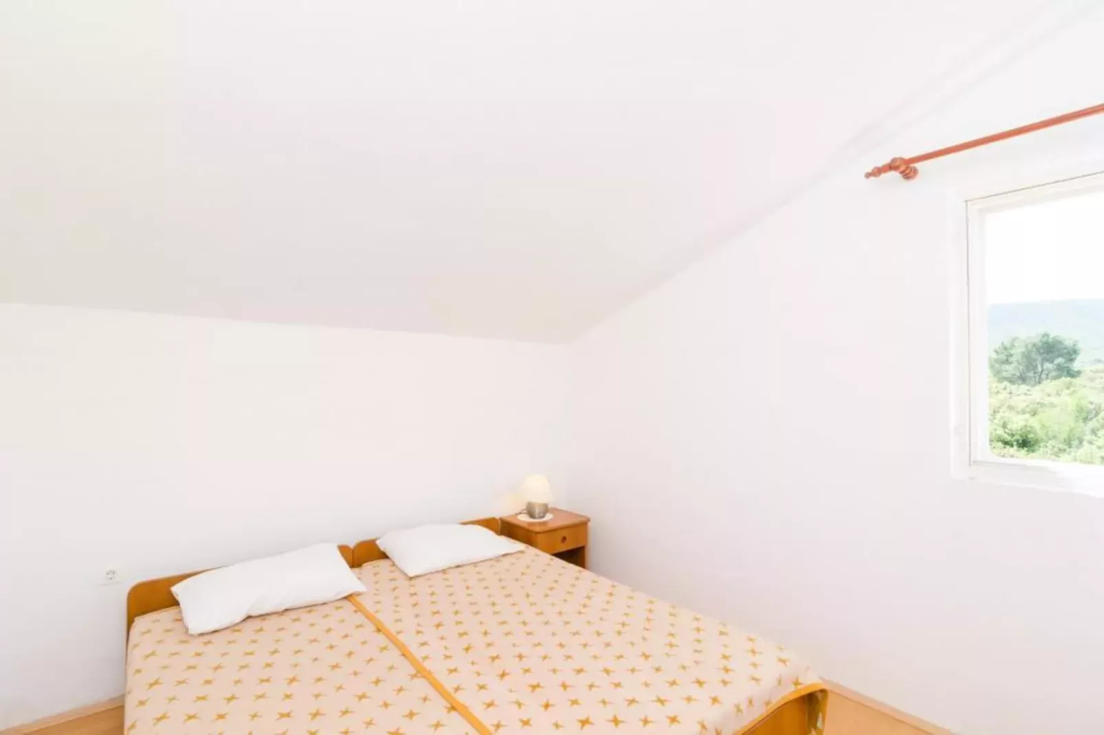Apartments Sutvid- Two Bedroom Apartment with Balcony and Sea View-Slaapkamer