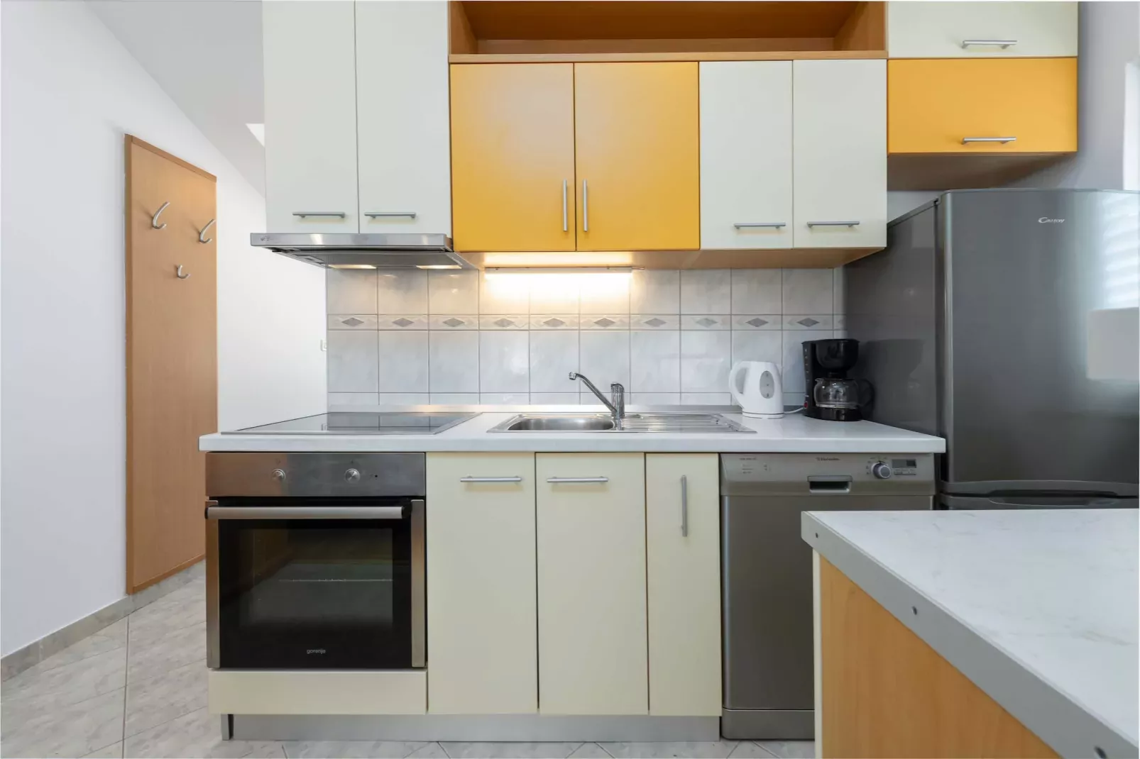 Green Hills Apartment - One Bedroom Apartment with Balcony and Sea View-Keuken