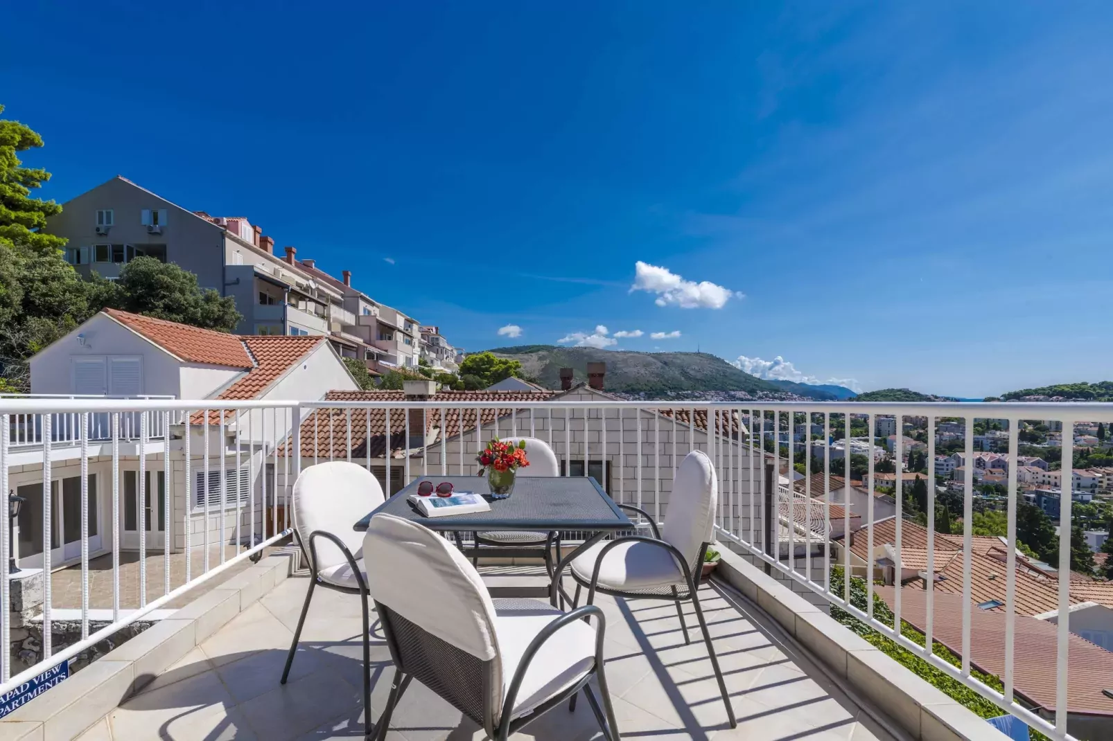 Green Hills Apartment - One Bedroom Apartment with Balcony and Sea View-Terrasbalkon