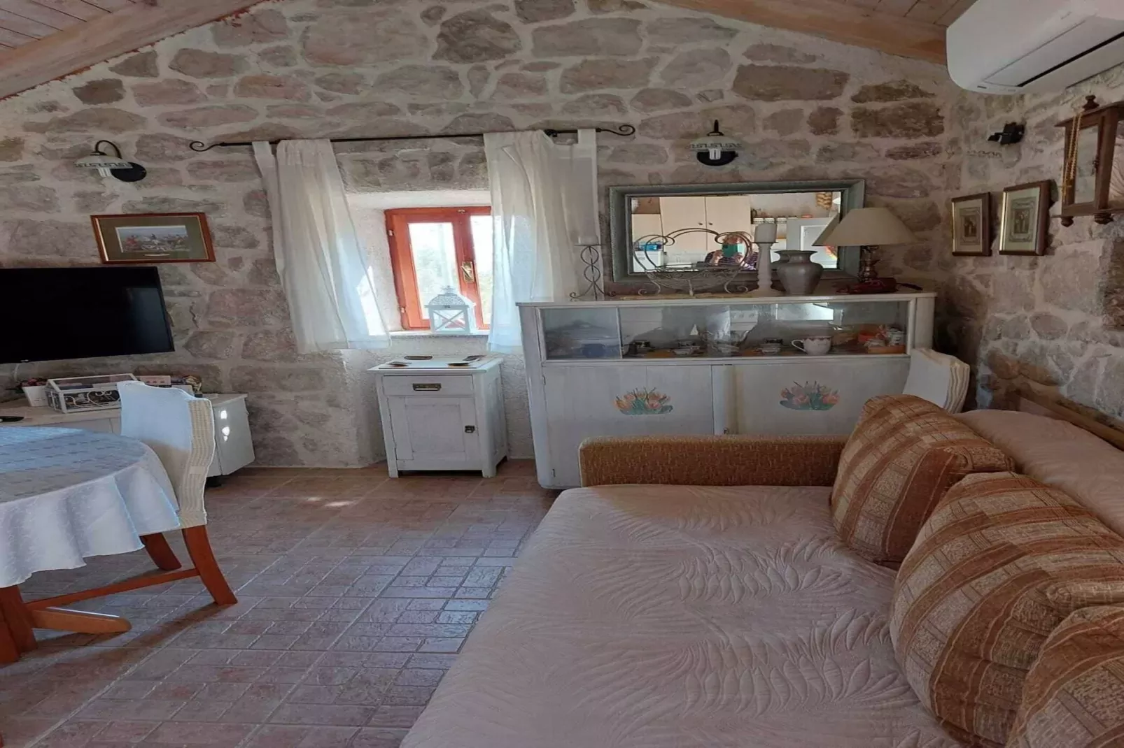 Holiday Home Kamenice - One Bedroom Holiday Home with Terrace-Woonkamer