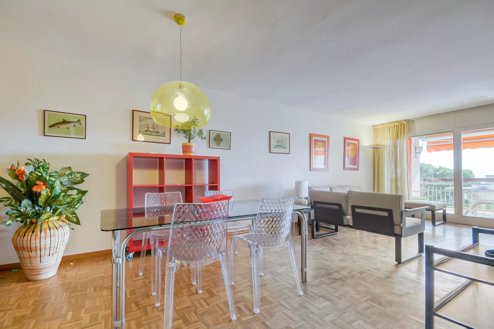CAN PARAMON D 2 2 Roses-Eetkamer