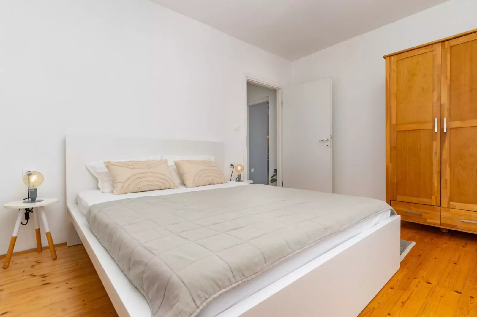 Apartment Konak - Two Bedroom Apartment with Terrace and Sea View-Slaapkamer