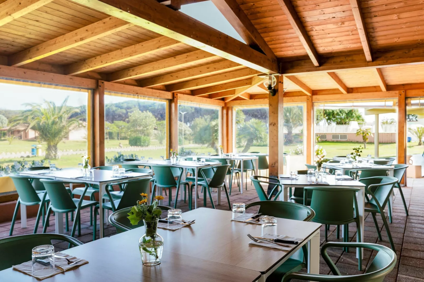Gitavillage California 4-Zi-Lodge Premium Veranda 32 qm-Parkfaciliteiten